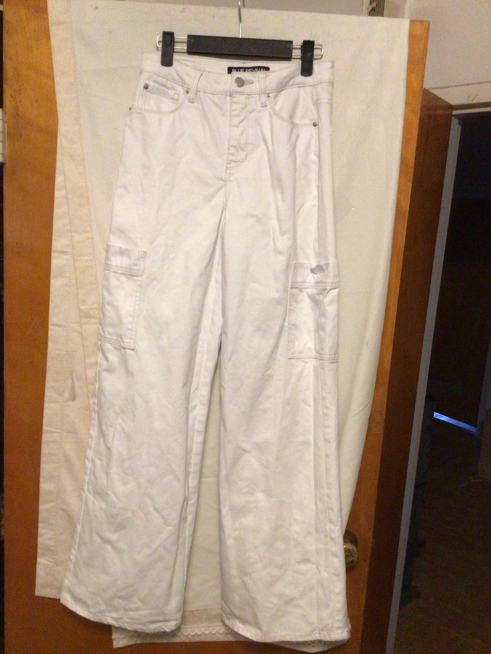 Blue Revival wide leg with pockets on the leg jeans SZ 25